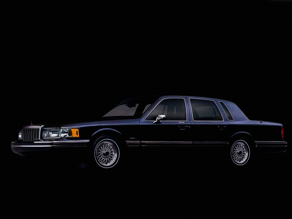 Смотрите, какая машина: Lincoln Town Car II 1992 года на Авто.ру! 