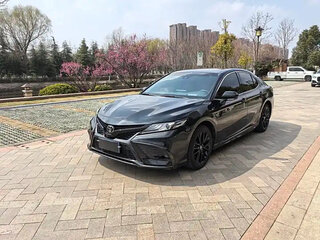 2022 Toyota Camry VIII (XV70) Рестайлинг, чёрный, 2641000 рублей, вид 1