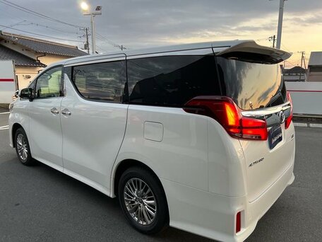  Toyota Alphard   2022     3 950 000  -      2022   