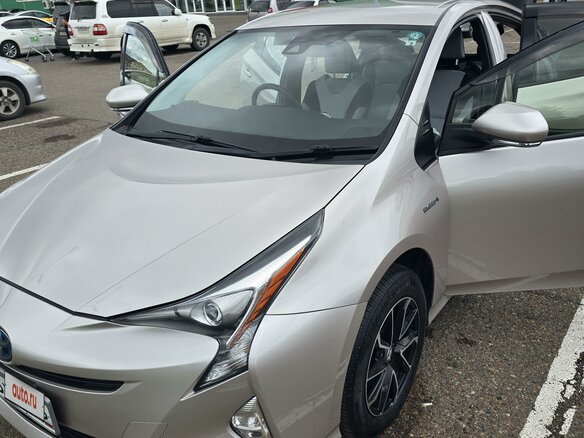 2016 Toyota Prius IV (XW50), серый, 2000000 рублей - вид 1