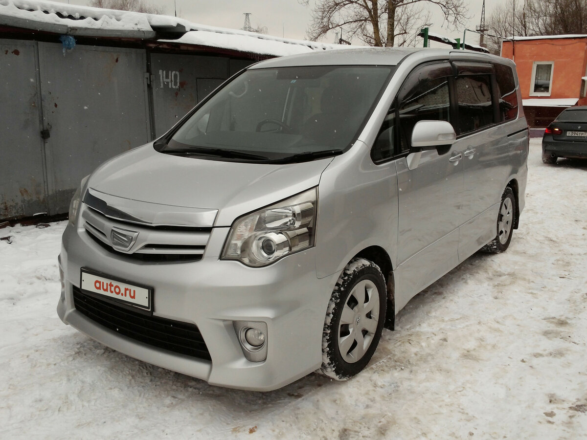 Toyota Noah 80