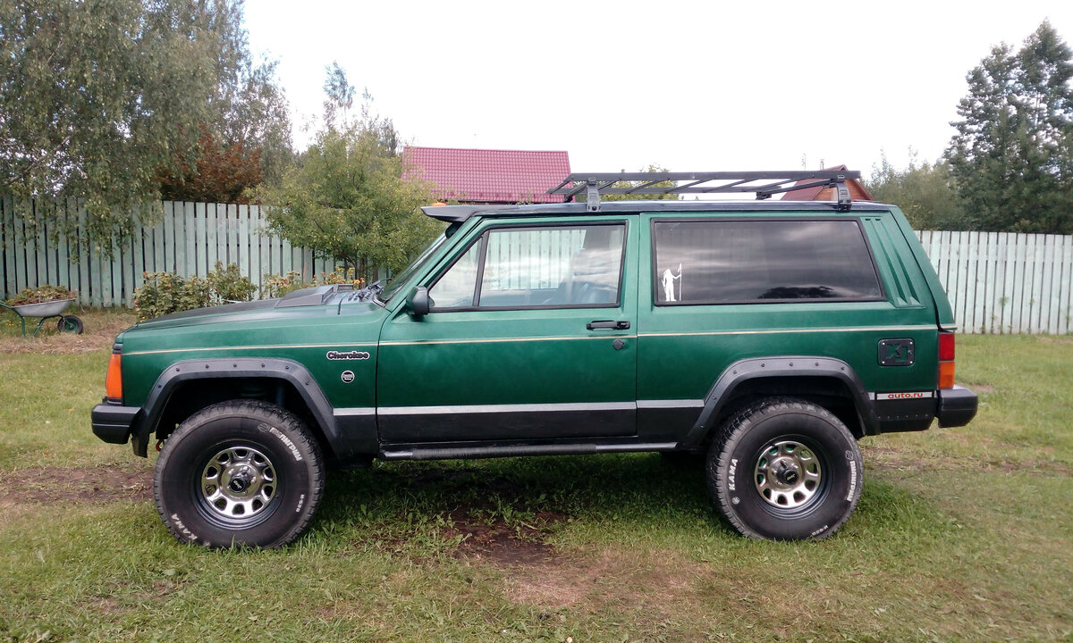 Купить б/у Jeep Cherokee II (XJ) 2.5 MT (121 л.с.) бензин