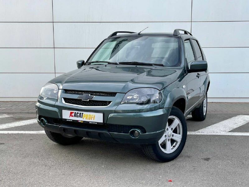 Купить б/у Chevrolet Niva I Рестайлинг 1.7 MT (80 л.с.) 4WD бензин ...