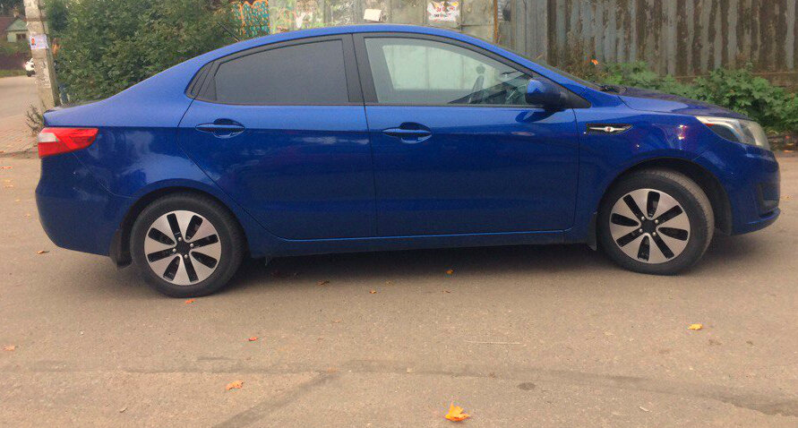 Kia Rio 2012 седан синий