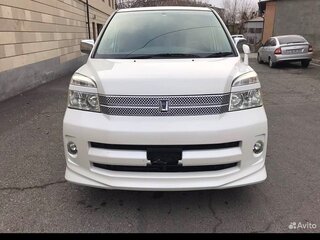 2003 Toyota Voxy I (R60), белый, 800000 рублей, вид 2