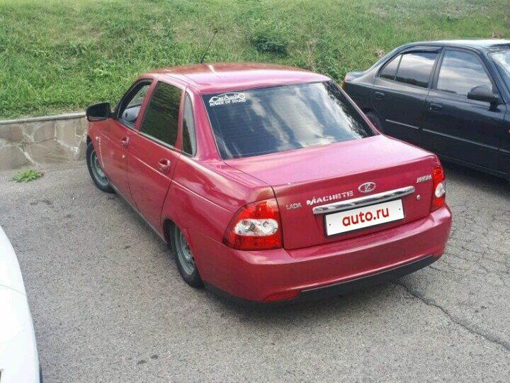 Приора седан 2007 красная