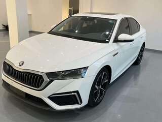 2021 Skoda Octavia IV (A8), белый, 1900000 рублей, вид 1