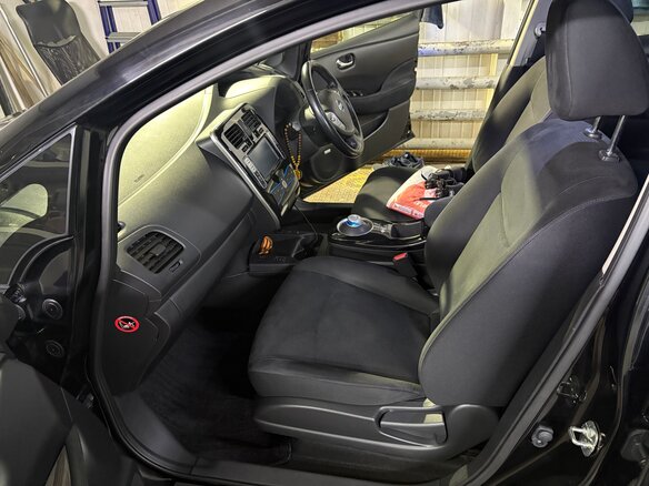 2015 Nissan Leaf 30kWh I (ZE0/AZE0), чёрный - вид 8
