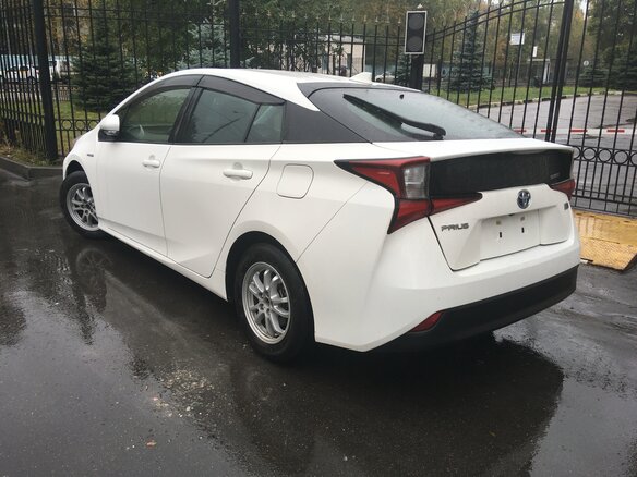 2019 Toyota Prius IV Рестайлинг (XW50), белый, 1799000 рублей - вид 18