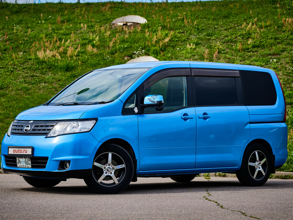 Nissan семиместный минивэн