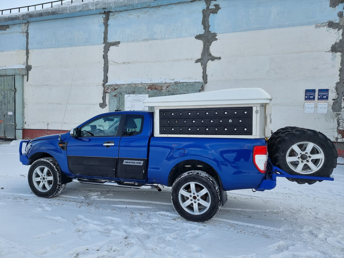 Ford Ranger 2013 вид сзади