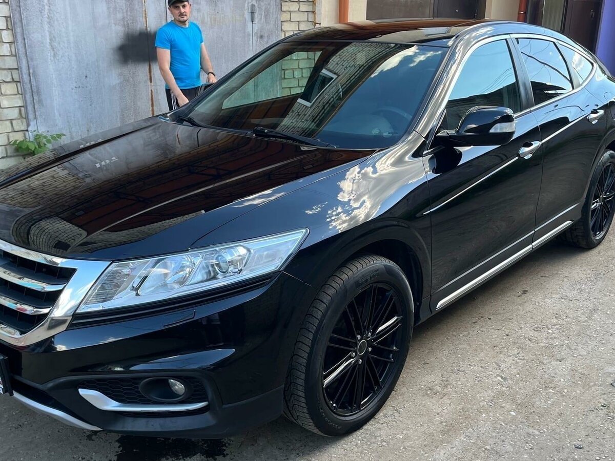 Черная Honda Crosstour 2014