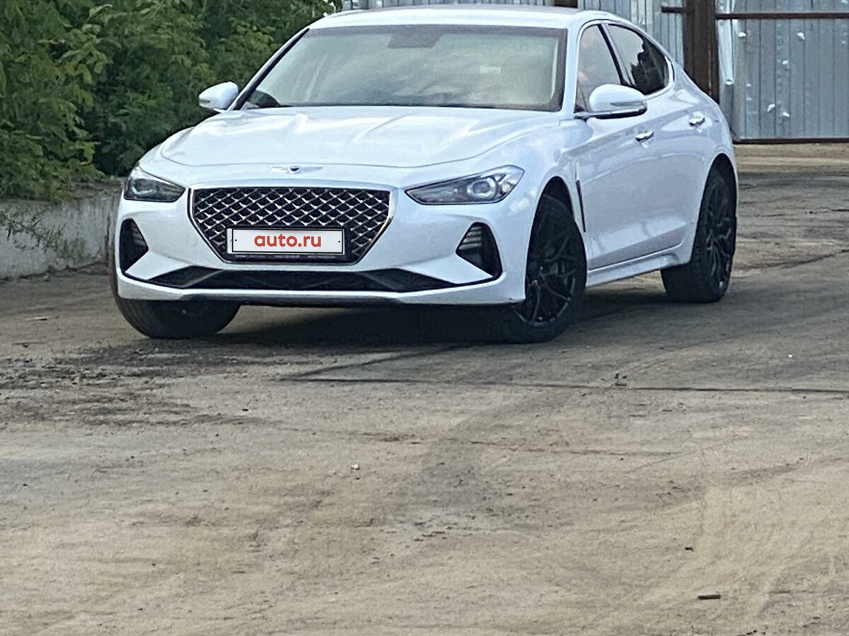 Купить б/у Genesis G70 I 2.0 AT (247 л.с.) 4WD бензин автомат в Путилково:  белый Генезис Г70 I седан 2018 года по цене 2 500 000 рублей на Авто.ру