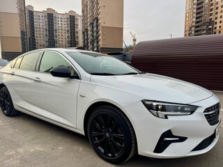 2020 Opel Insignia II Рестайлинг, белый, 1800000 рублей, вид 2