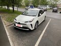 2019 Toyota Prius IV Рестайлинг (XW50), белый, 1750000 рублей