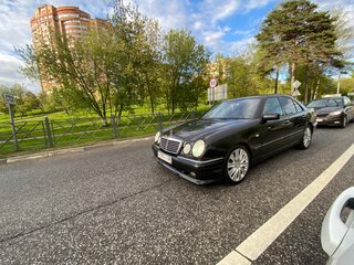 1998 Mercedes-Benz E-Класс 240 II (W210, S210), чёрный, 650000 рублей, вид 1