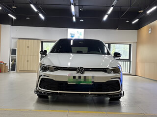 2023 Volkswagen Golf VIII, белый, 1590000 рублей, вид 1