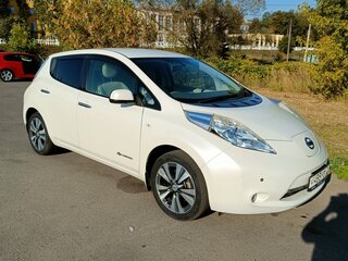2013 Nissan Leaf I (ZE0/AZE0), белый, 1250000 рублей, вид 4