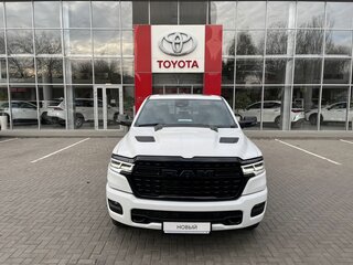 2025 Ram 1500 Crew Cab V Рестайлинг, белый, 10400000 рублей, вид 2