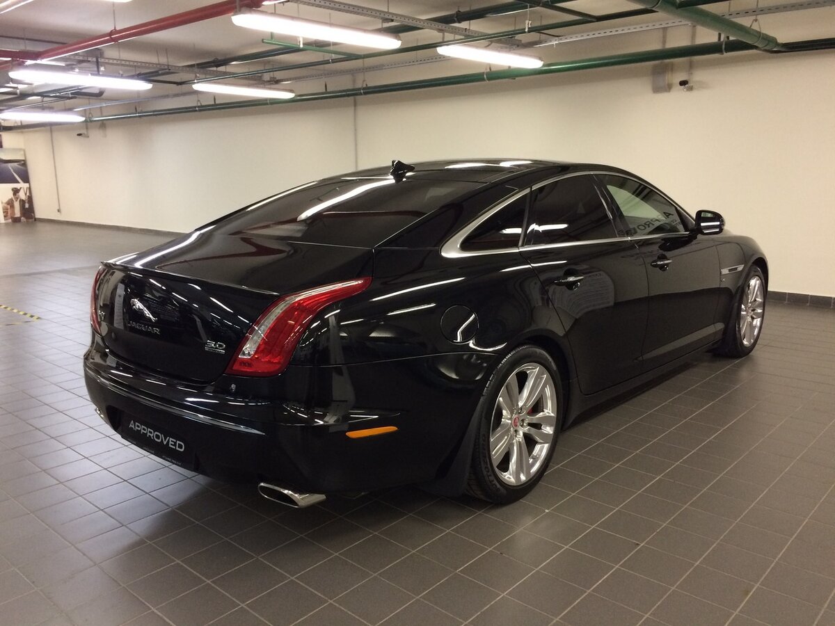 Jaguar XJ 2015 черный
