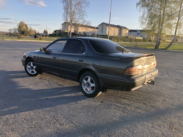 1992 Toyota Camry Prominent V30, серый - вид 1