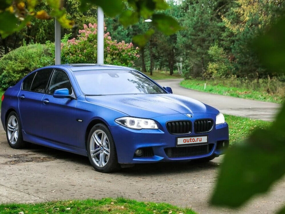 BMW f10 синяя