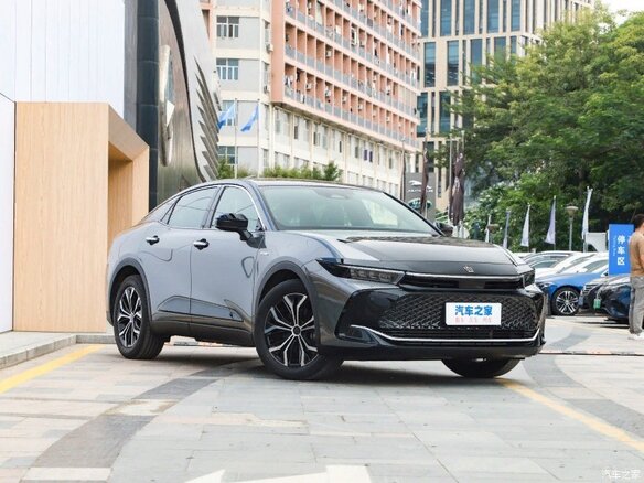 2023 Toyota Crown XVI (S230), серый