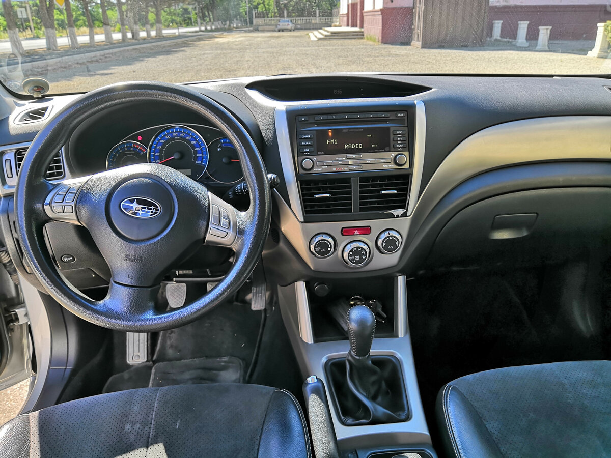 Subaru Forester 3 салон правый руль