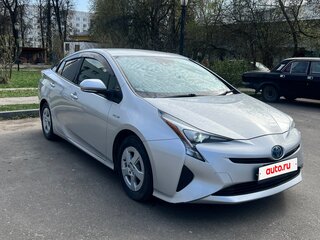 2017 Toyota Prius IV (XW50), серебристый, 1750000 рублей, вид 1