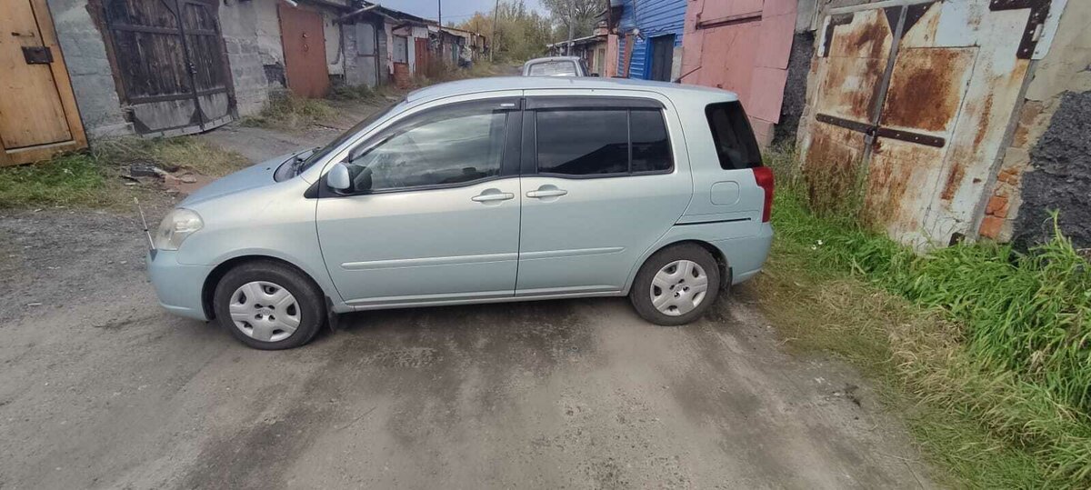 Тойота раум 2003 года