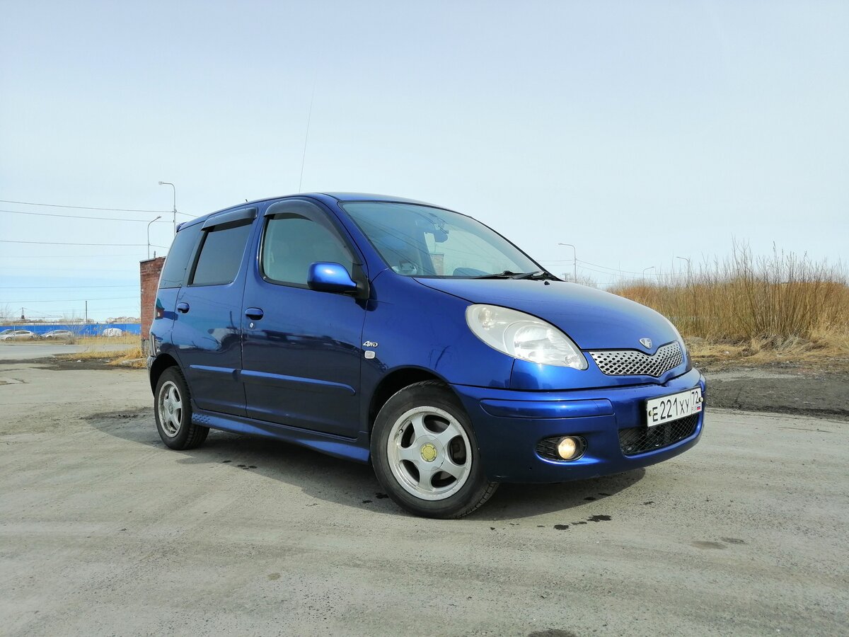 Toyota Funcargo синий