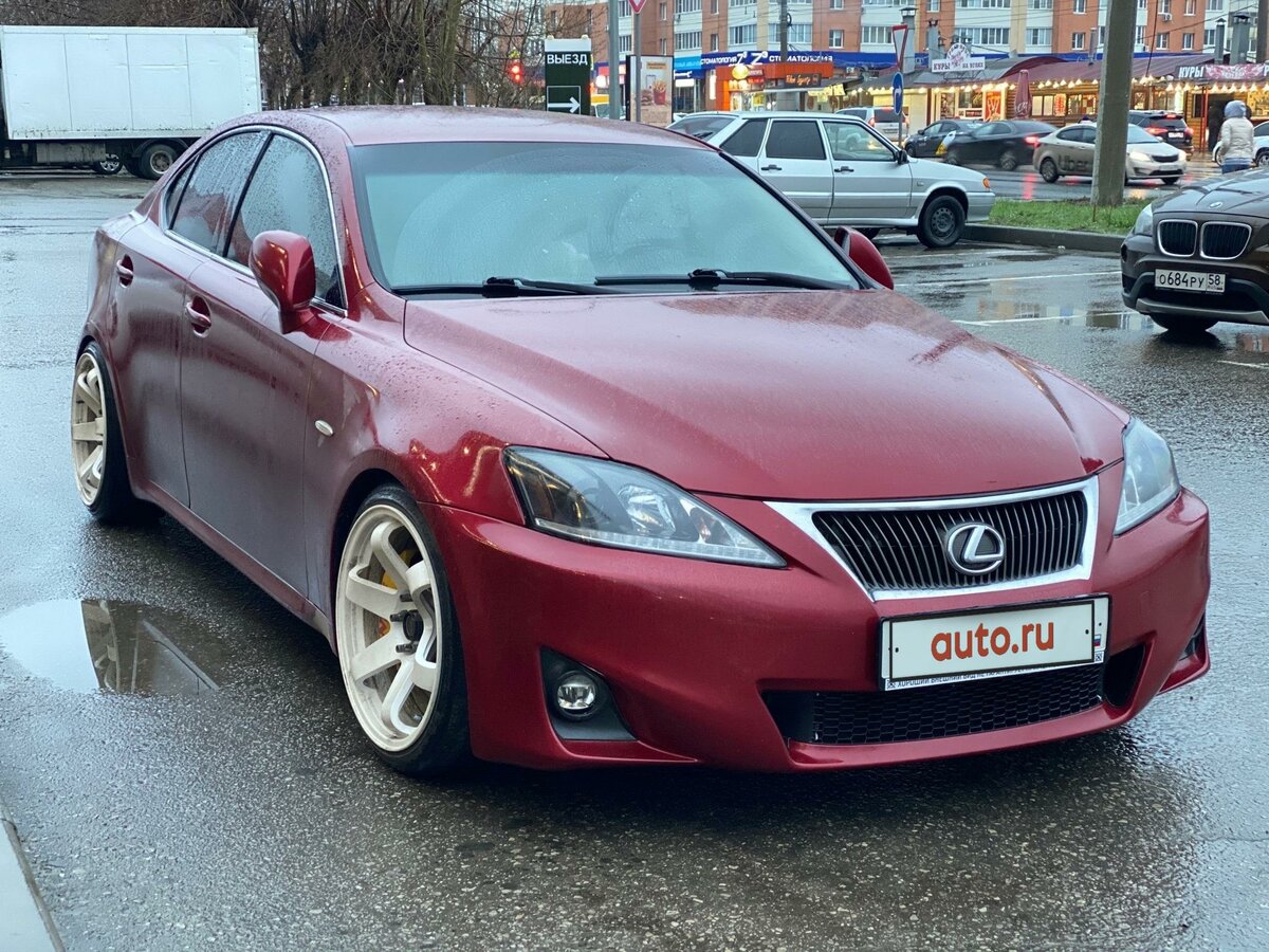 Lexus is 250 красный матовый