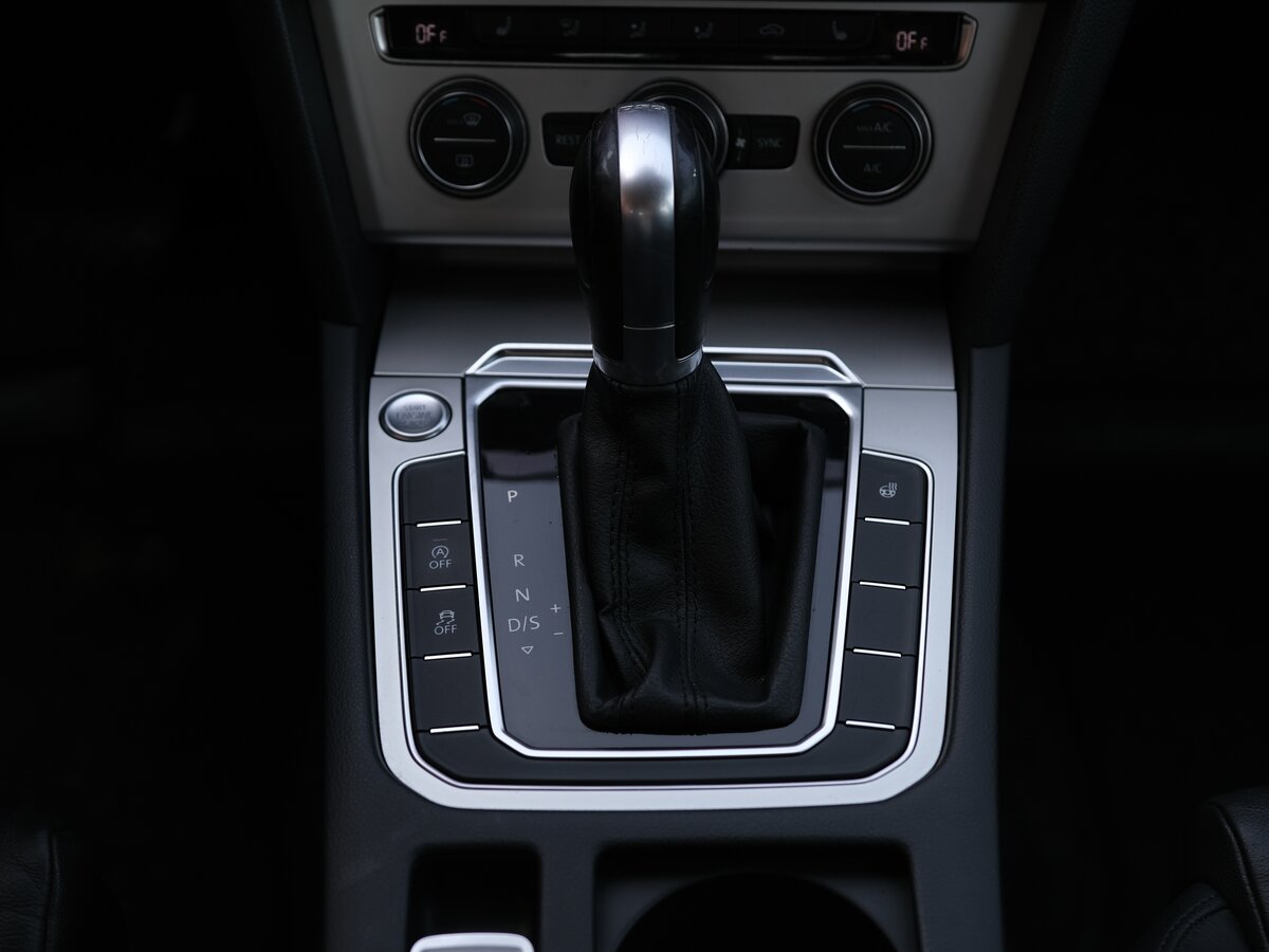 VOLKSWAGEN PASSAT - фото 12