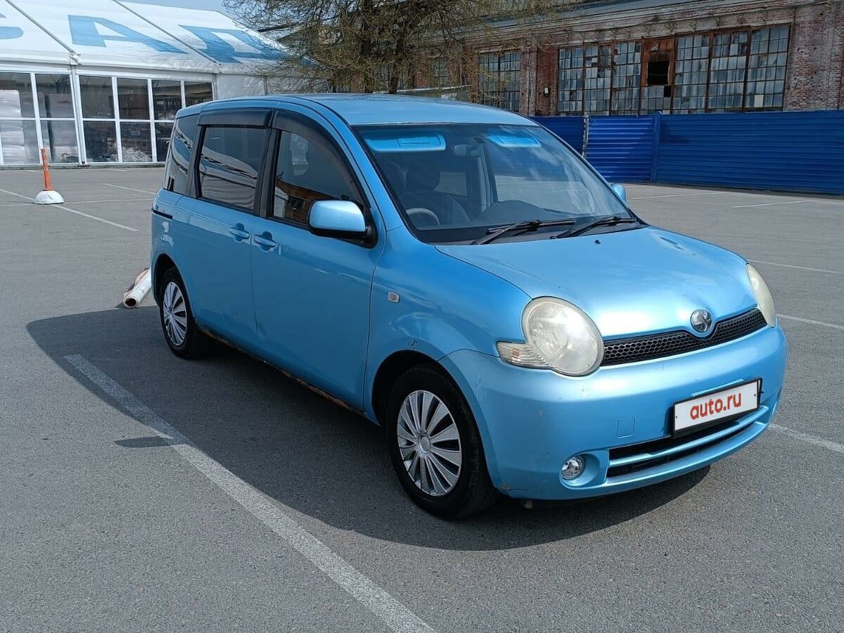 Toyota Sienta 2003 года