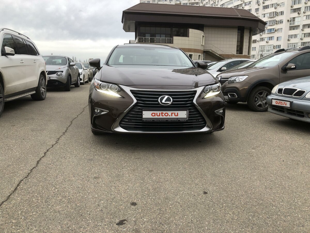 Купить б/у Lexus ES VI Рестайлинг 250 2.5 AT (184 л.с