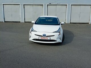 2018 Toyota Prius IV Рестайлинг (XW50), белый, 1980000 рублей, вид 1