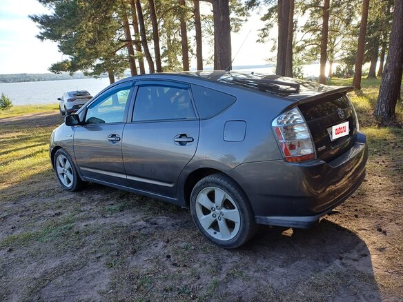 2006 Toyota Prius II Рестайлинг (XW20), серый, 750000 рублей - вид 4