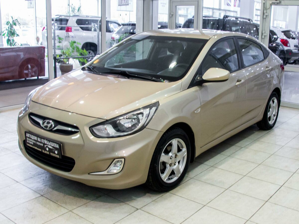 Hyundai Solaris бежевый металлик
