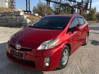 2010 Toyota Prius III (XW30), красный, 600000 рублей, вид 1