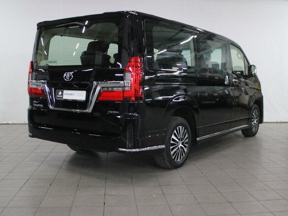 2022 Toyota Granvia II, чёрный - вид 4