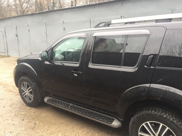 2011 Nissan Pathfinder III Рестайлинг, чёрный - вид 2