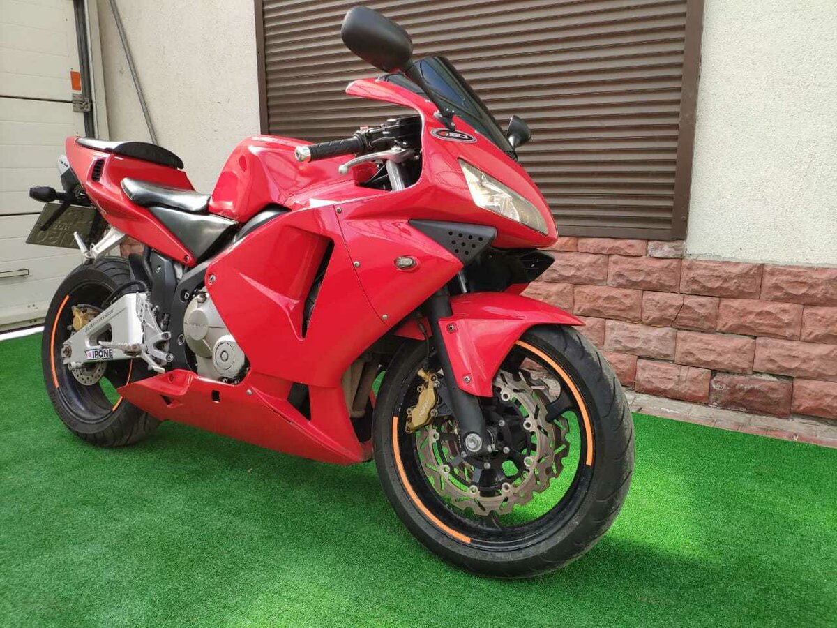Мотоцикл Honda CBR 600 RR красный