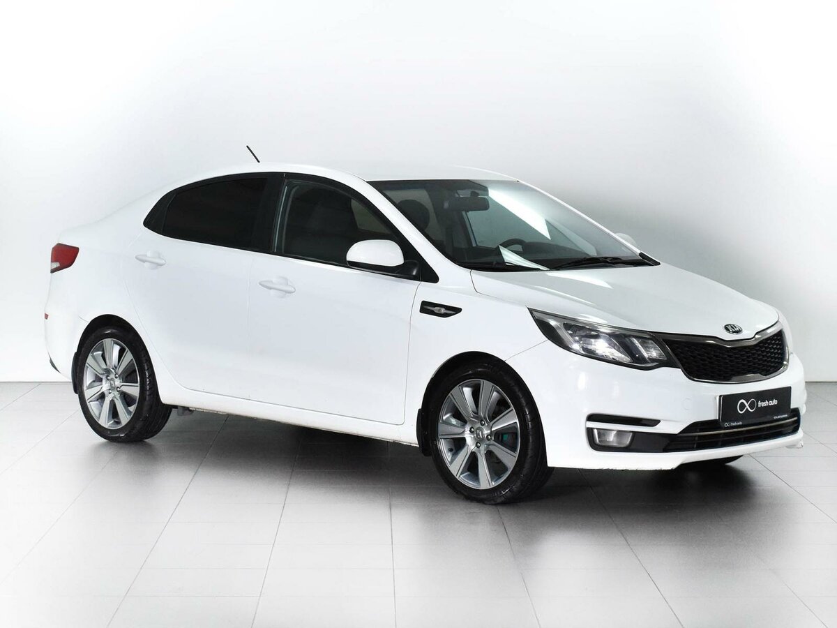 Купить б/у Kia Rio IV 1.4 MT (100 л.с.) бензин механика в Москве: белый Киа Рио 