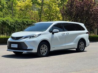2021 Toyota Sienna IV, белый, 3330690 рублей, вид 1
