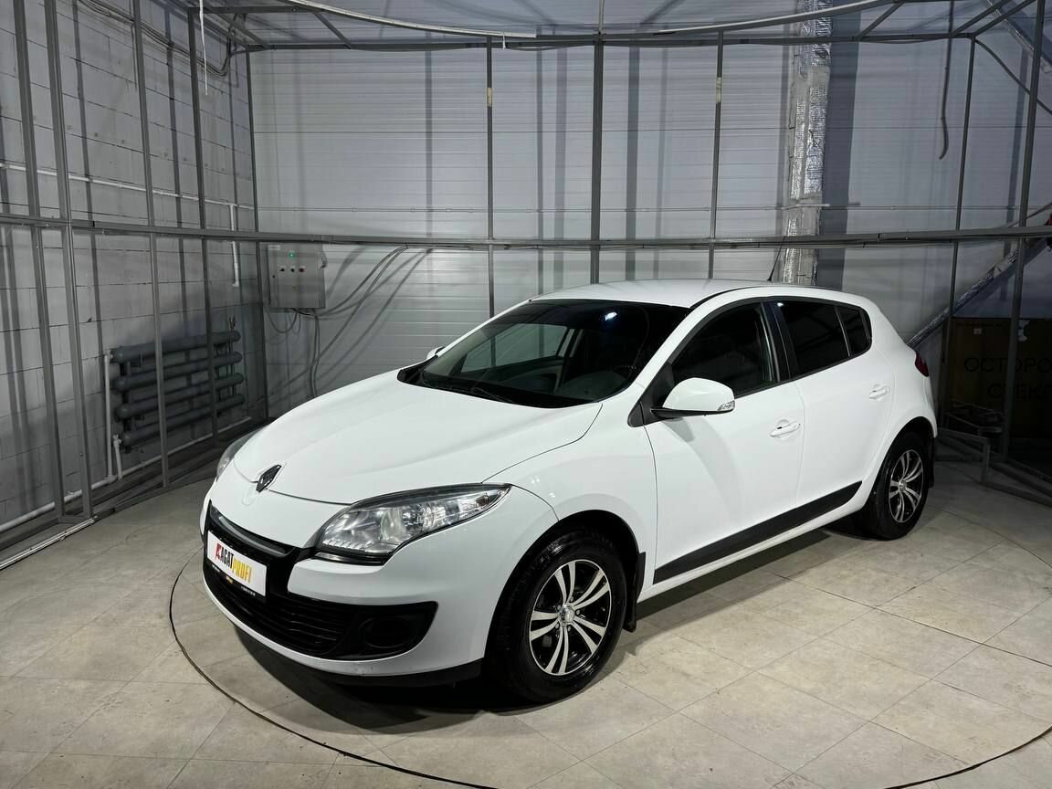 Купить б/у Renault Megane III 1.6 MT (106 л.с.) бензин механика в ...