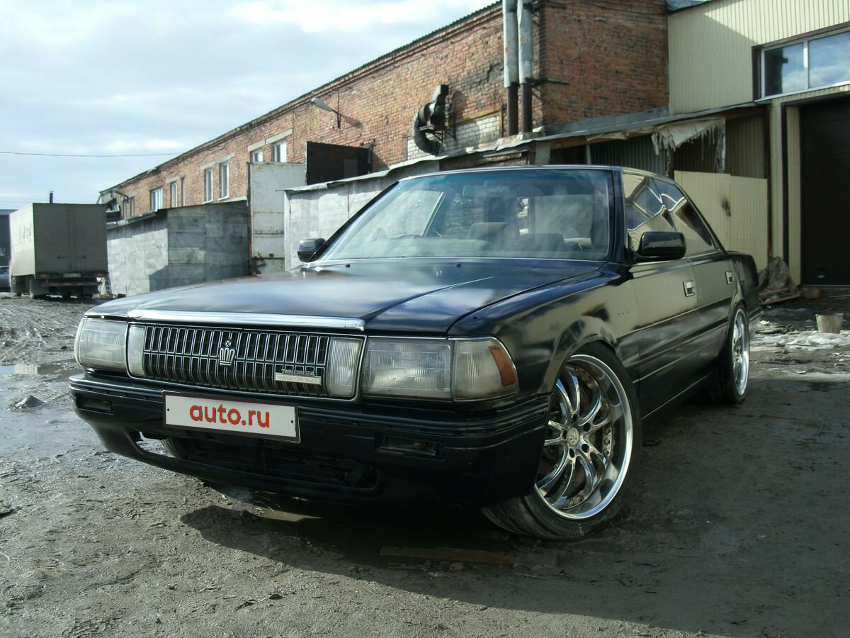Toyota crown s 130