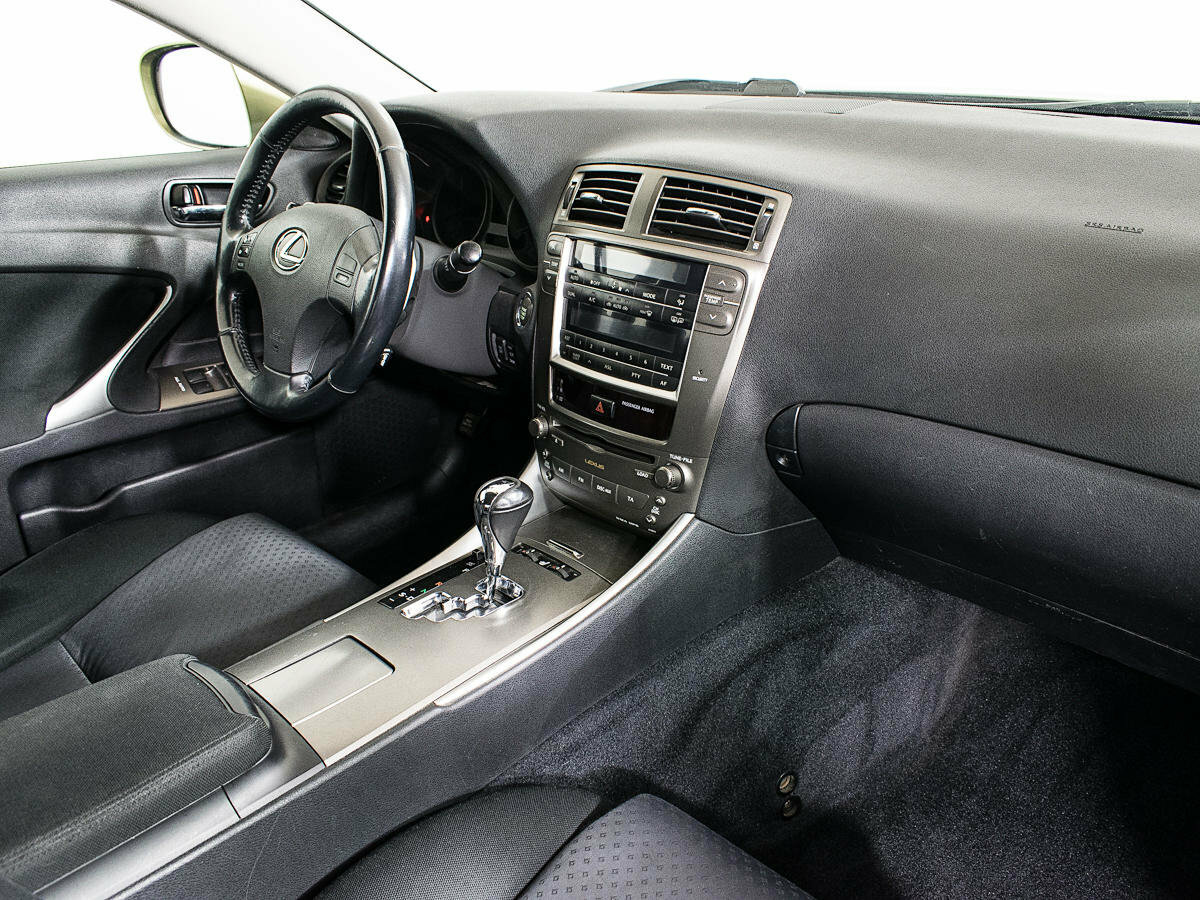 Lexus is 250 не открывается дверь