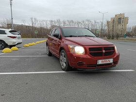 Додж калибр красный