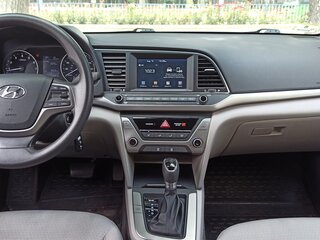 2017 Hyundai Elantra VI (AD), красный, 1350000 рублей, вид 4