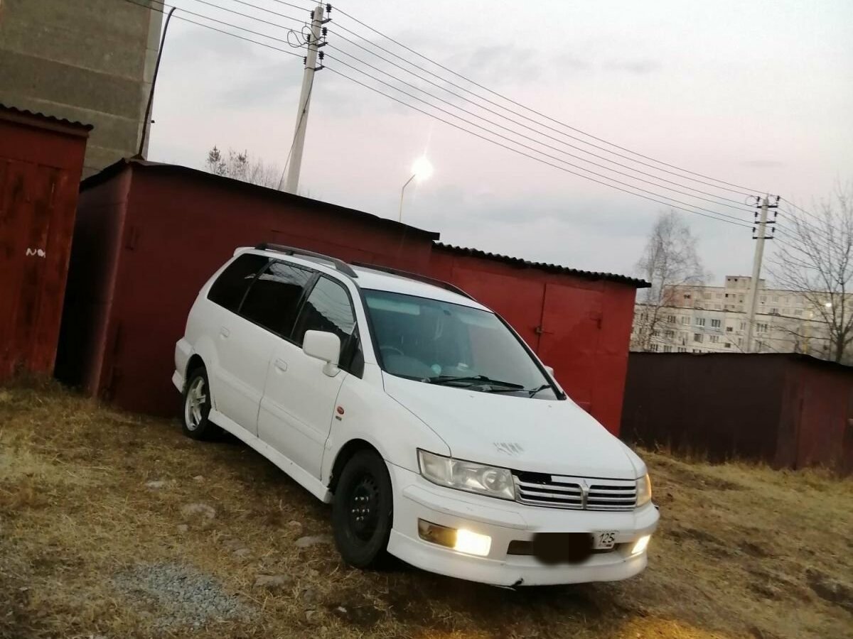 Митсубиси шариот 1998